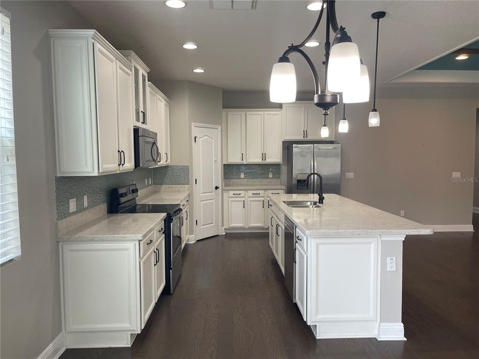 For Rent: $3,100 (6 beds, 4 baths, 3545 Square Feet)