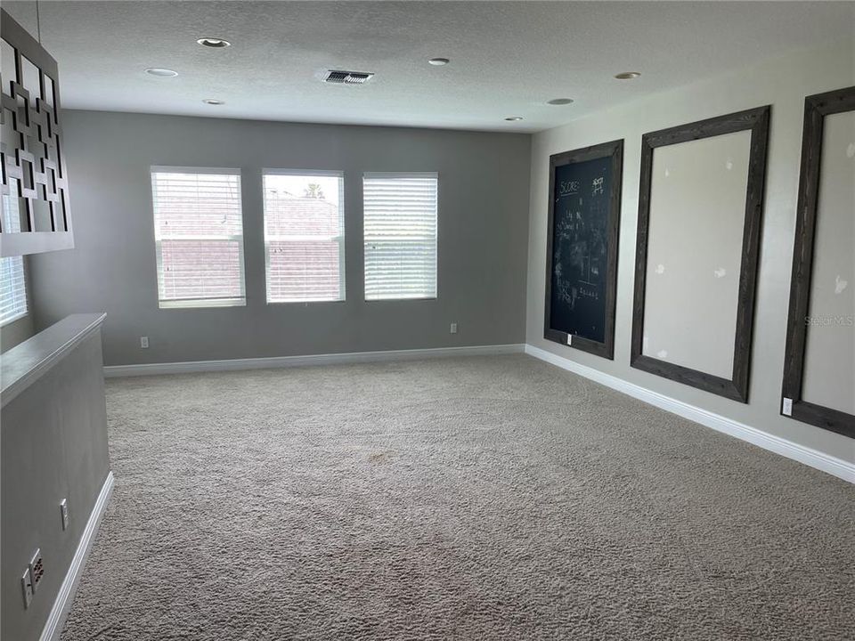 For Rent: $3,100 (6 beds, 4 baths, 3545 Square Feet)
