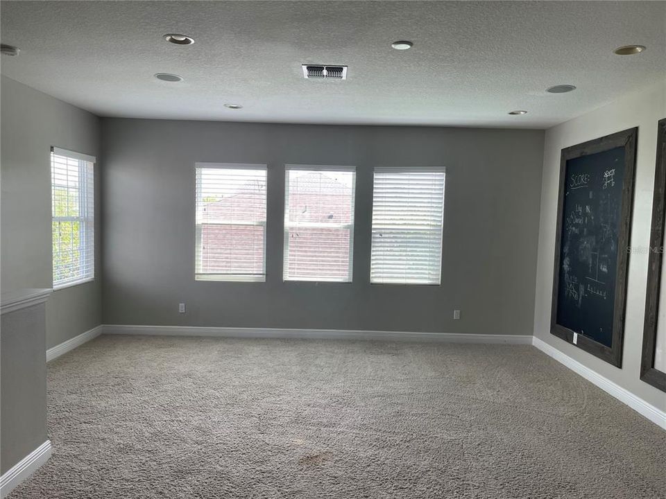 For Rent: $3,100 (6 beds, 4 baths, 3545 Square Feet)
