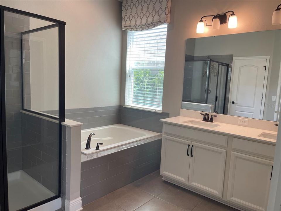 For Rent: $3,100 (6 beds, 4 baths, 3545 Square Feet)