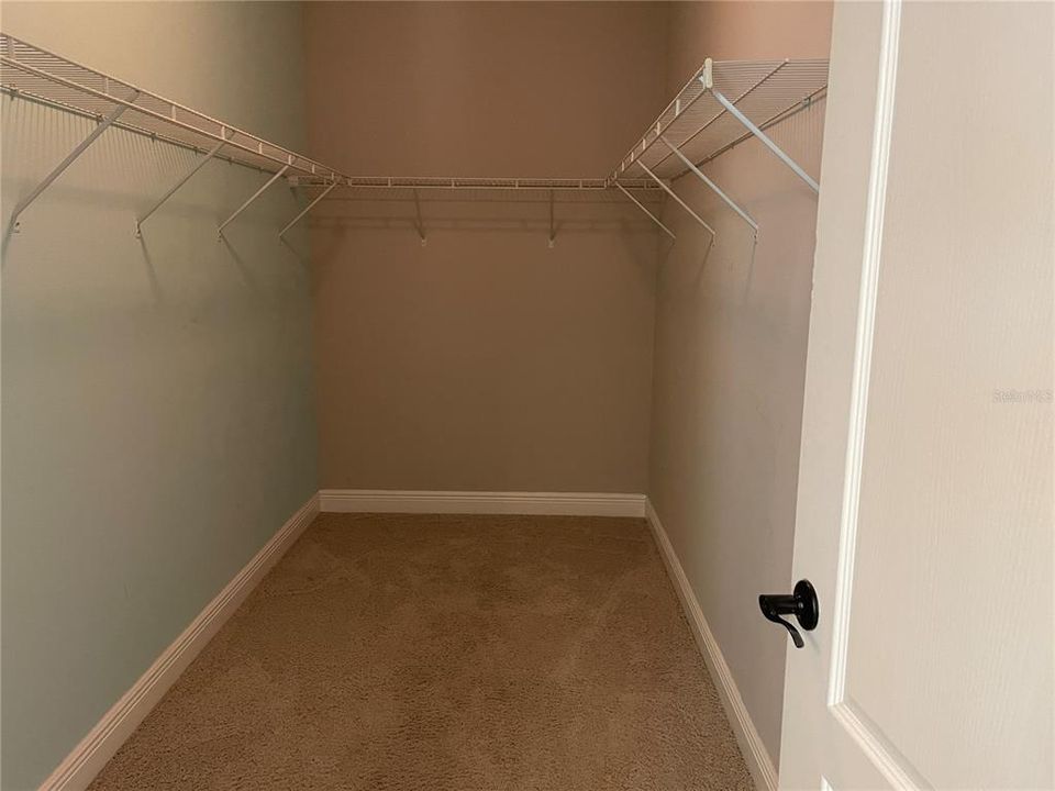 For Rent: $3,100 (6 beds, 4 baths, 3545 Square Feet)