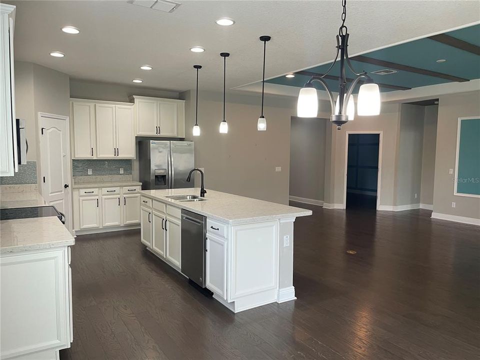 For Rent: $3,100 (6 beds, 4 baths, 3545 Square Feet)