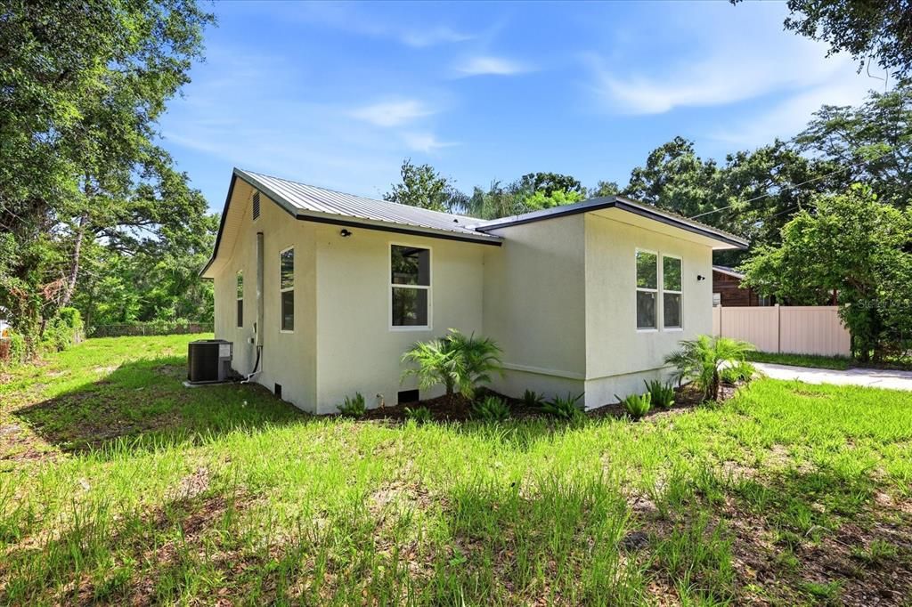 For Sale: $349,000 (3 beds, 2 baths, 1100 Square Feet)