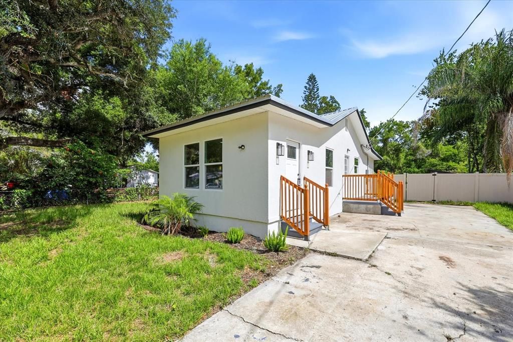 For Sale: $349,000 (3 beds, 2 baths, 1100 Square Feet)
