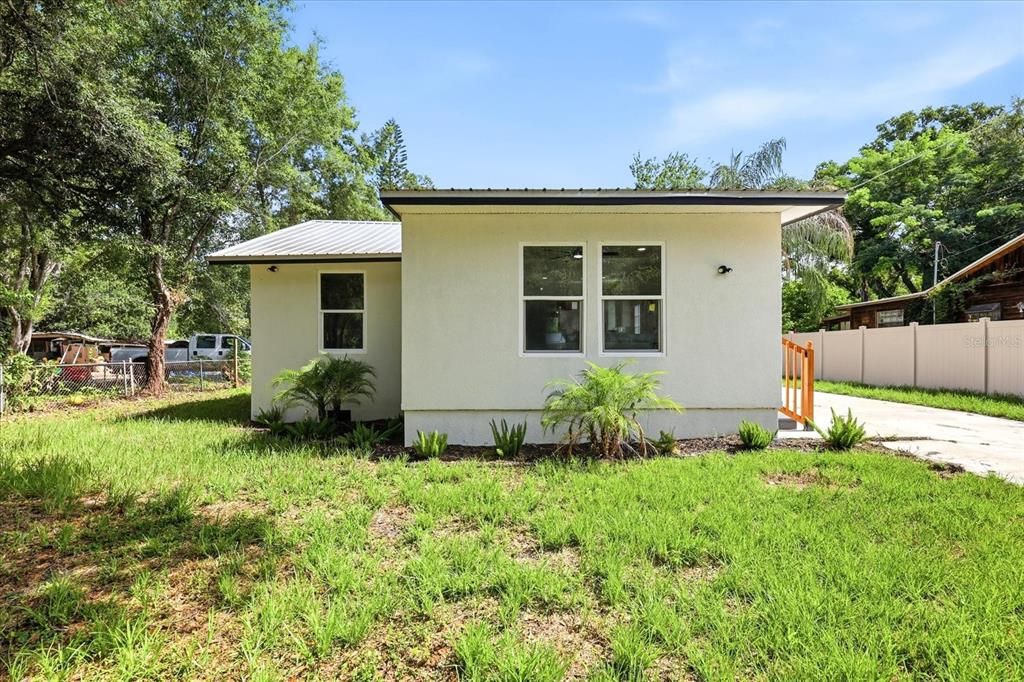 For Sale: $349,000 (3 beds, 2 baths, 1100 Square Feet)