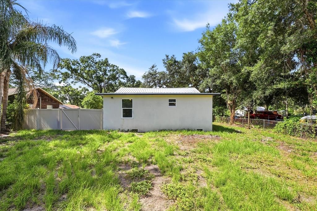 For Sale: $349,000 (3 beds, 2 baths, 1100 Square Feet)