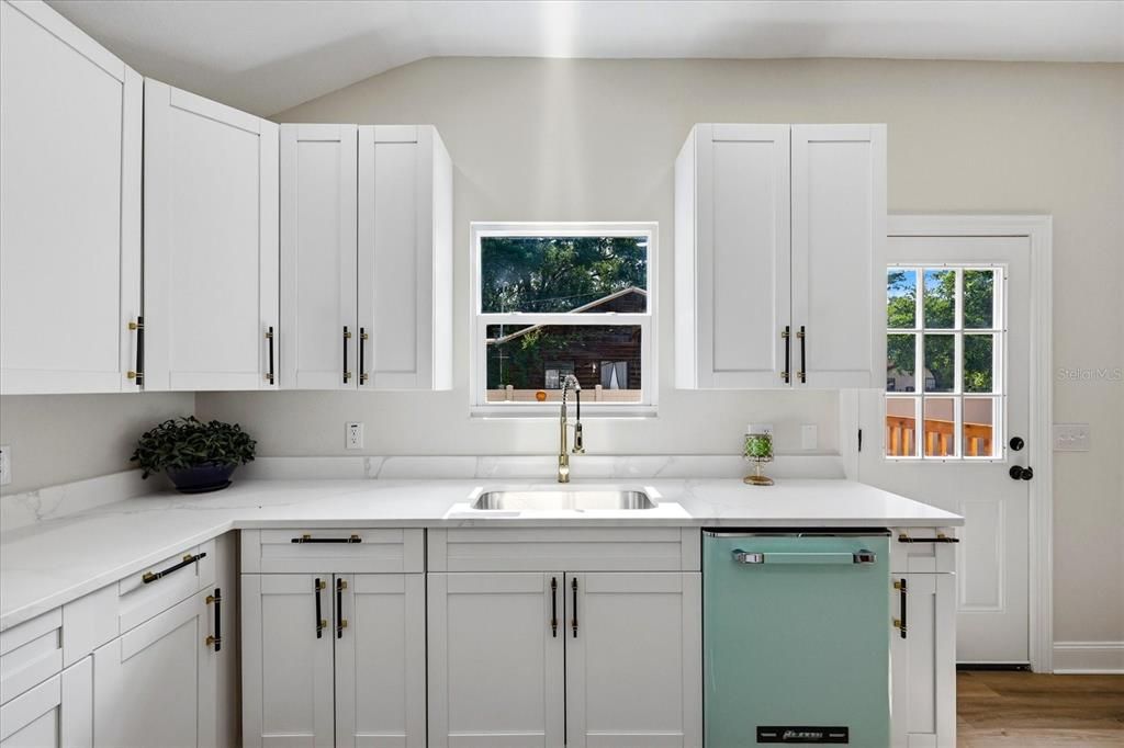 For Sale: $349,000 (3 beds, 2 baths, 1100 Square Feet)