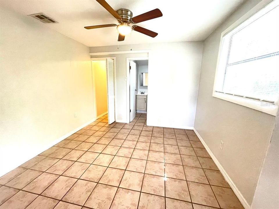 For Rent: $1,250 (2 beds, 1 baths, 1088 Square Feet)