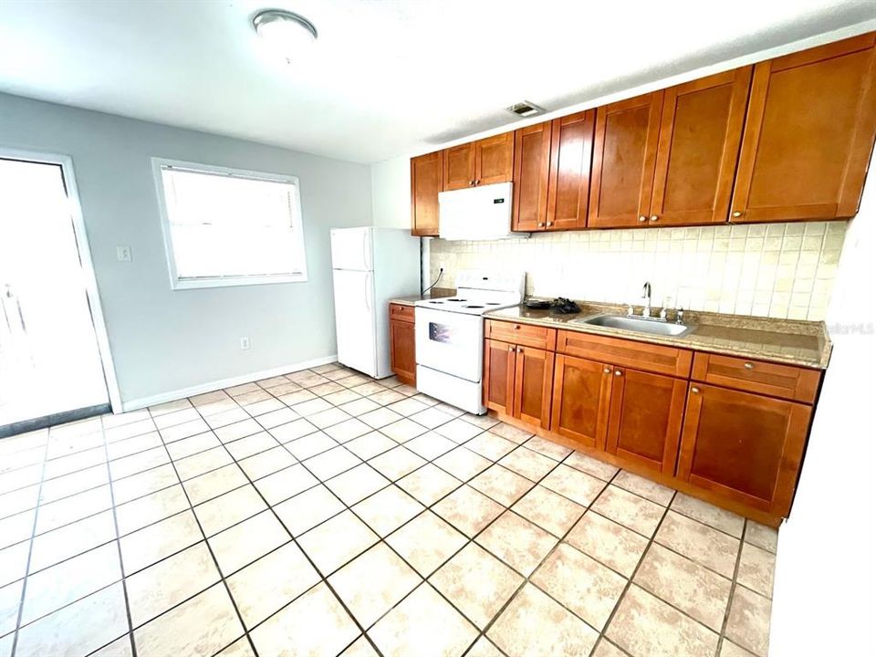 For Rent: $1,250 (2 beds, 1 baths, 1088 Square Feet)