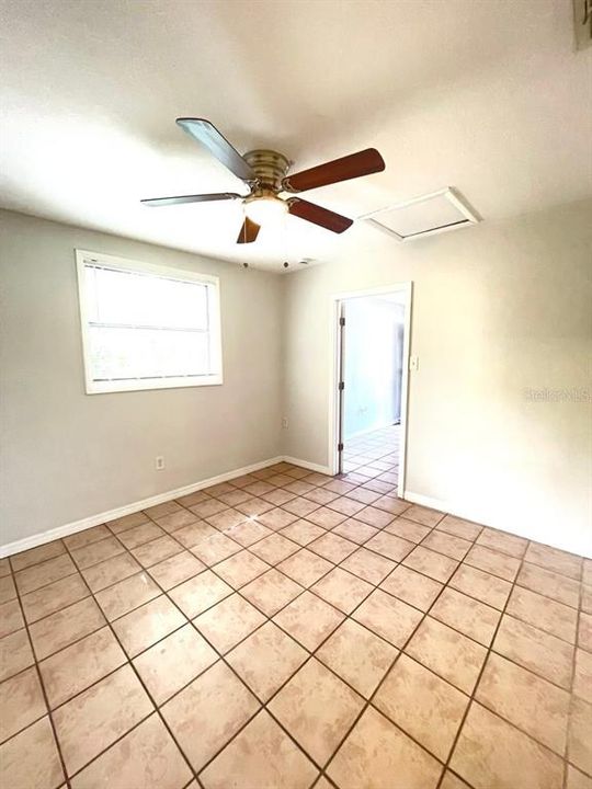 For Rent: $1,250 (2 beds, 1 baths, 1088 Square Feet)