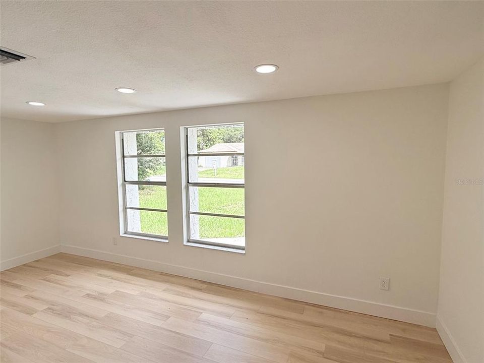 En Renta: $2,095 (3 camas, 2 baños, 1500 Pies cuadrados)