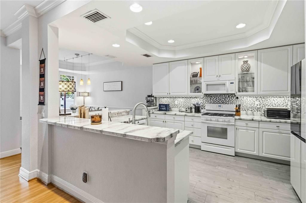 En Venta: $749,999 (4 camas, 3 baños, 2768 Pies cuadrados)