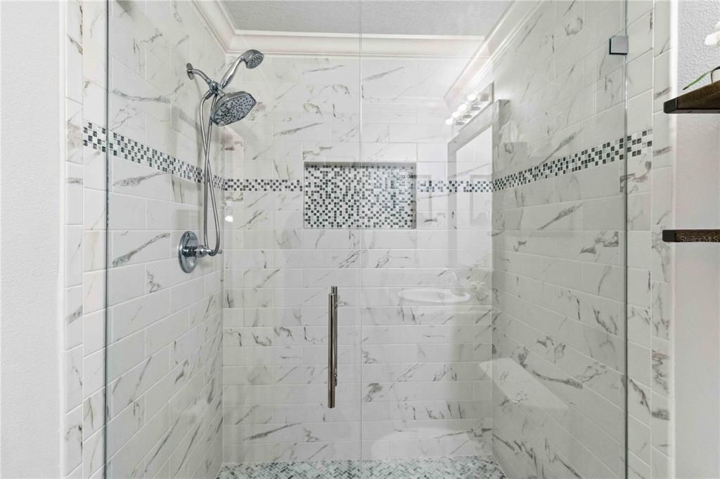 En Venta: $749,999 (4 camas, 3 baños, 2768 Pies cuadrados)