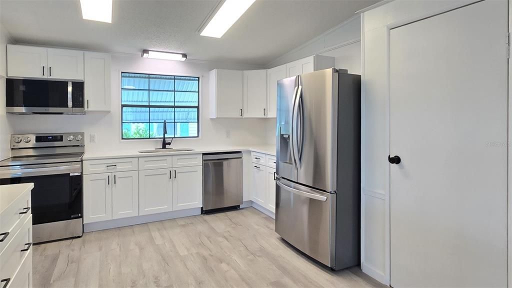 For Sale: $189,000 (3 beds, 2 baths, 1697 Square Feet)