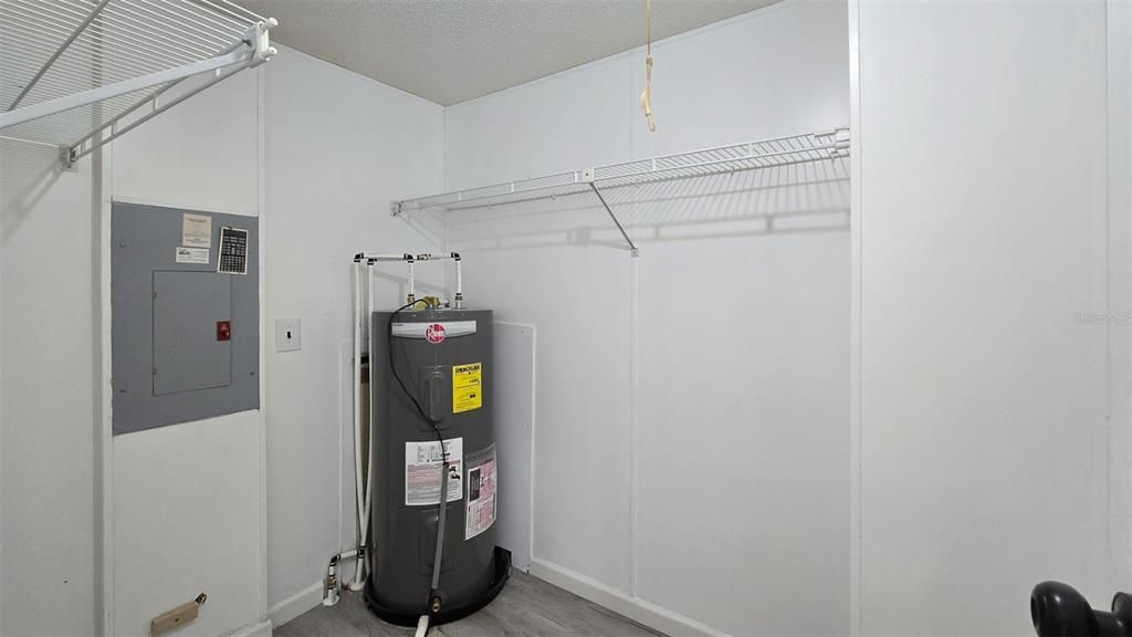 For Sale: $189,000 (3 beds, 2 baths, 1697 Square Feet)