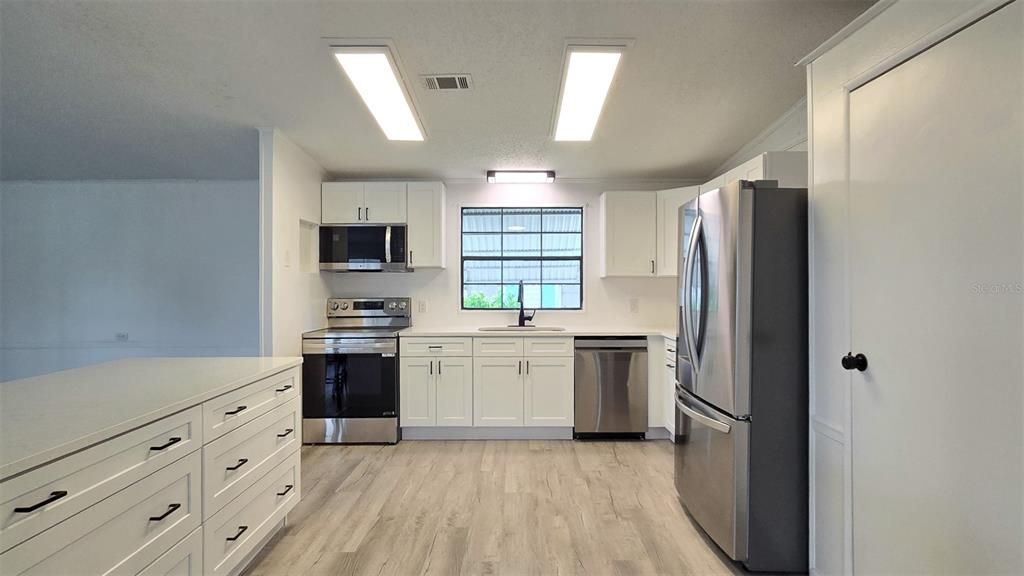 For Sale: $189,000 (3 beds, 2 baths, 1697 Square Feet)