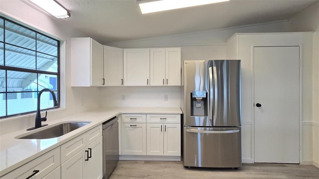 For Sale: $189,000 (3 beds, 2 baths, 1697 Square Feet)