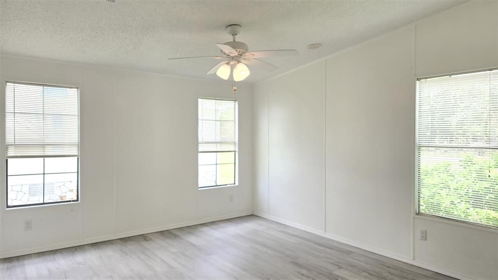 For Sale: $189,000 (3 beds, 2 baths, 1697 Square Feet)