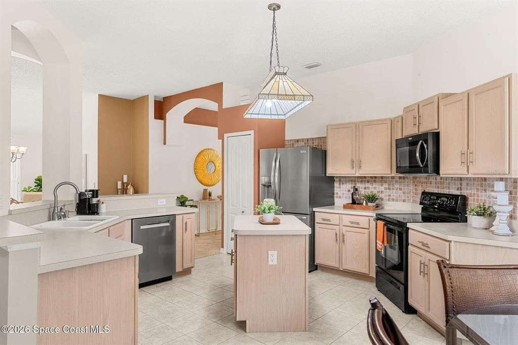 For Sale: $499,900 (3 beds, 2 baths, 1870 Square Feet)