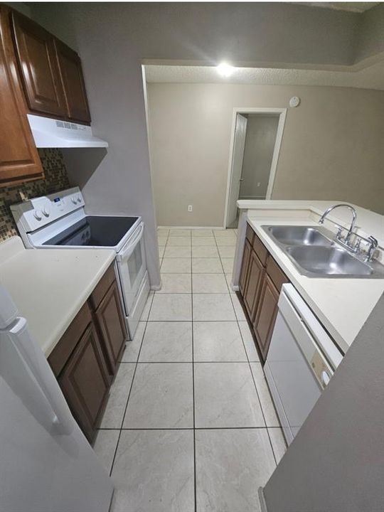 For Sale: $155,990 (2 beds, 2 baths, 910 Square Feet)