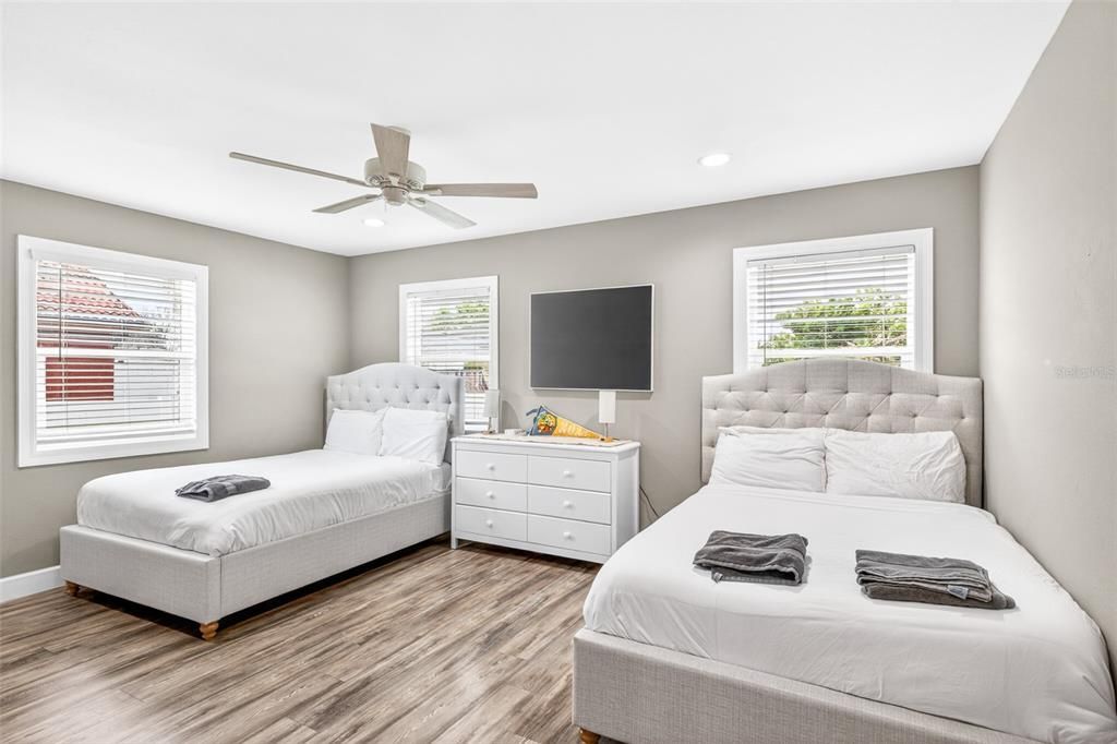 For Sale: $425,000 (3 beds, 2 baths, 1616 Square Feet)