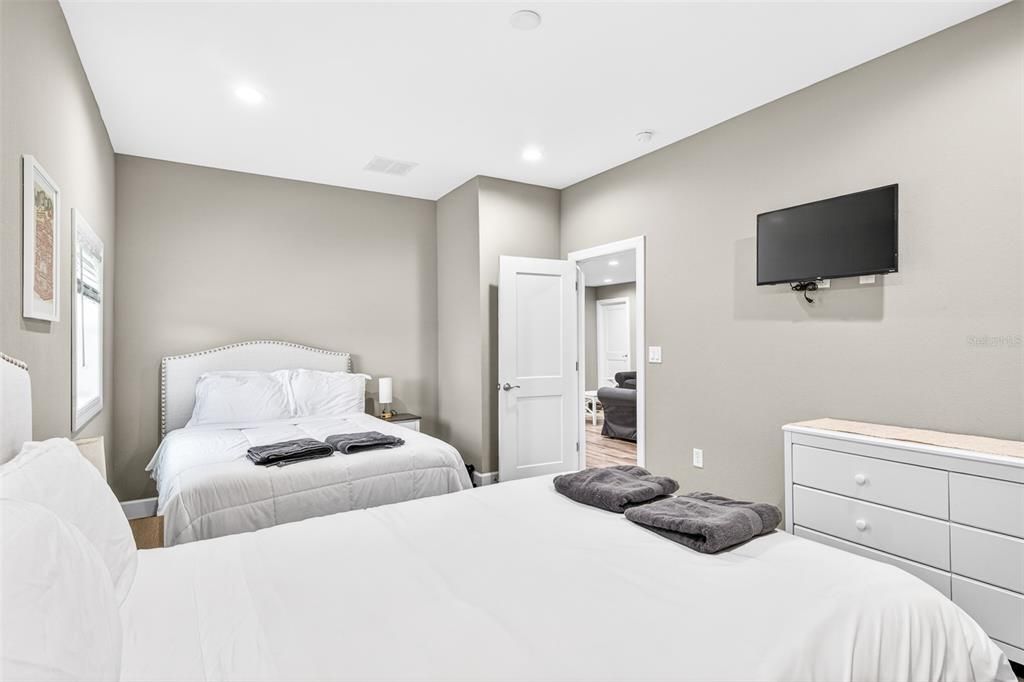 For Sale: $425,000 (3 beds, 2 baths, 1616 Square Feet)