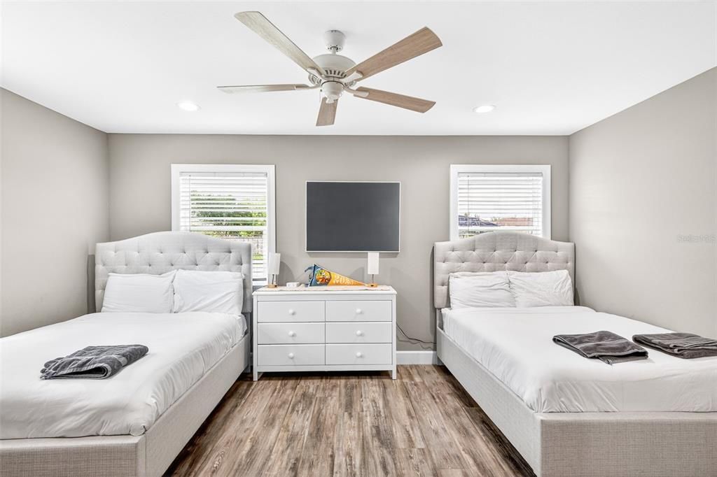 For Sale: $425,000 (3 beds, 2 baths, 1616 Square Feet)