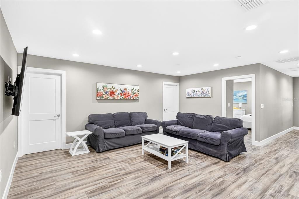 For Sale: $425,000 (3 beds, 2 baths, 1616 Square Feet)