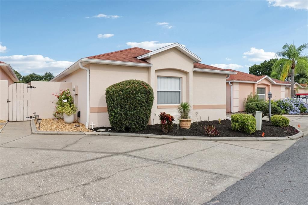 For Sale: $330,000 (2 beds, 2 baths, 1156 Square Feet)
