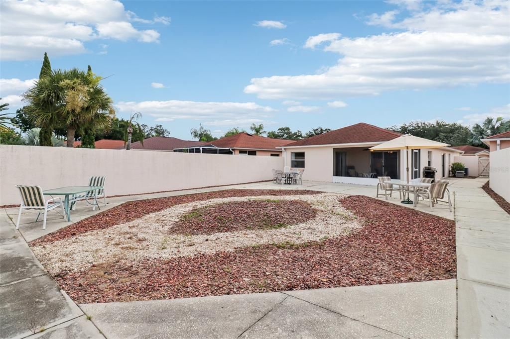 For Sale: $330,000 (2 beds, 2 baths, 1156 Square Feet)