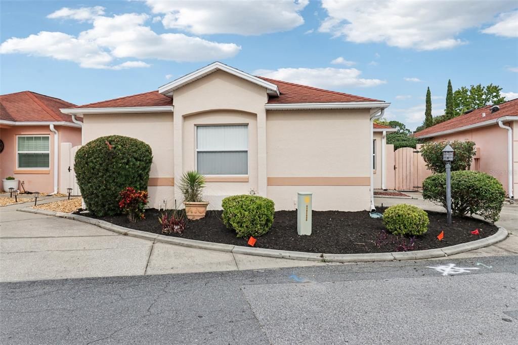 For Sale: $330,000 (2 beds, 2 baths, 1156 Square Feet)