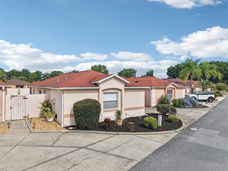 For Sale: $330,000 (2 beds, 2 baths, 1156 Square Feet)