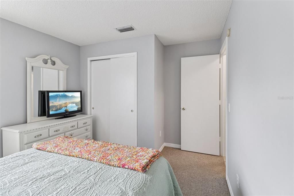 For Sale: $330,000 (2 beds, 2 baths, 1156 Square Feet)