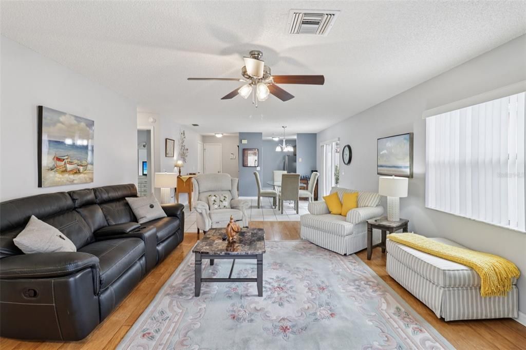 For Sale: $330,000 (2 beds, 2 baths, 1156 Square Feet)