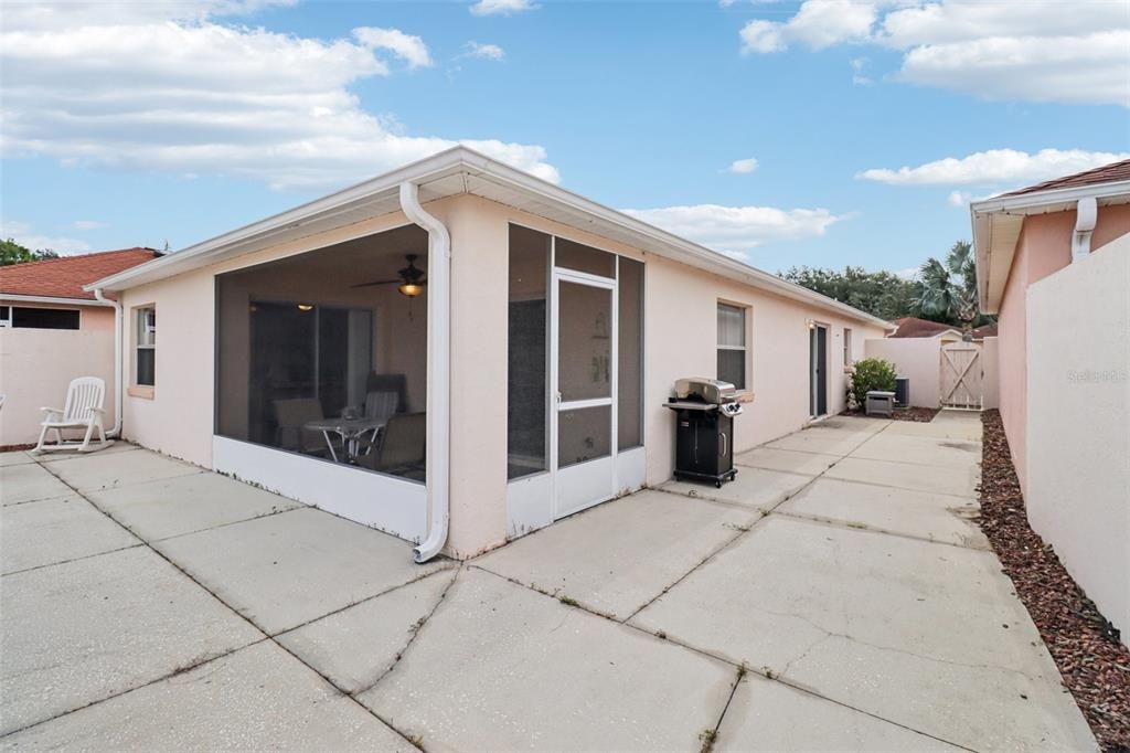 For Sale: $330,000 (2 beds, 2 baths, 1156 Square Feet)