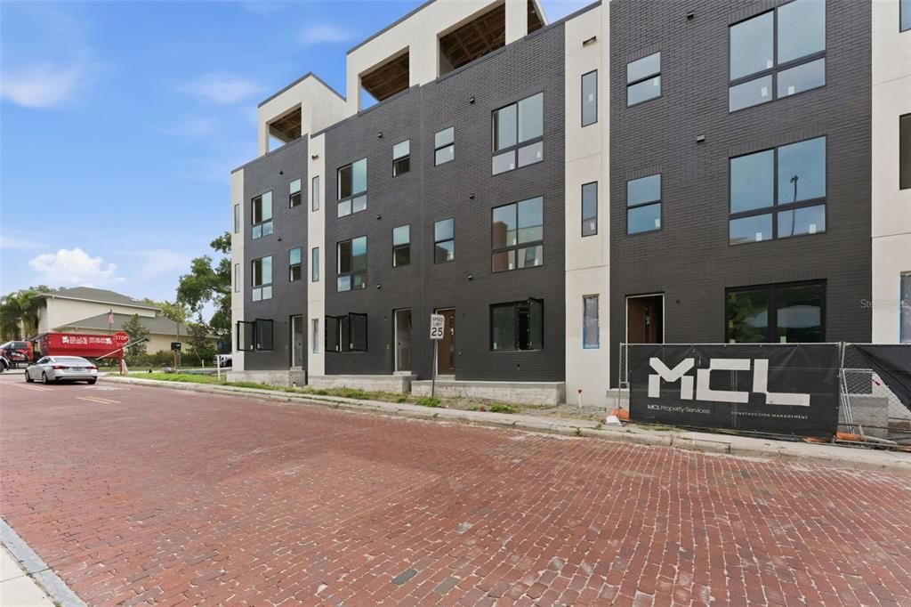 For Sale: $1,555,000 (4 beds, 4 baths, 2928 Square Feet)