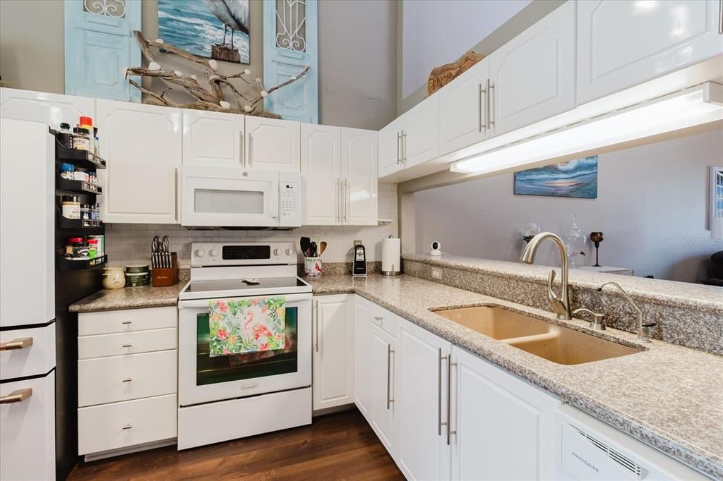 For Sale: $490,000 (3 beds, 2 baths, 1670 Square Feet)