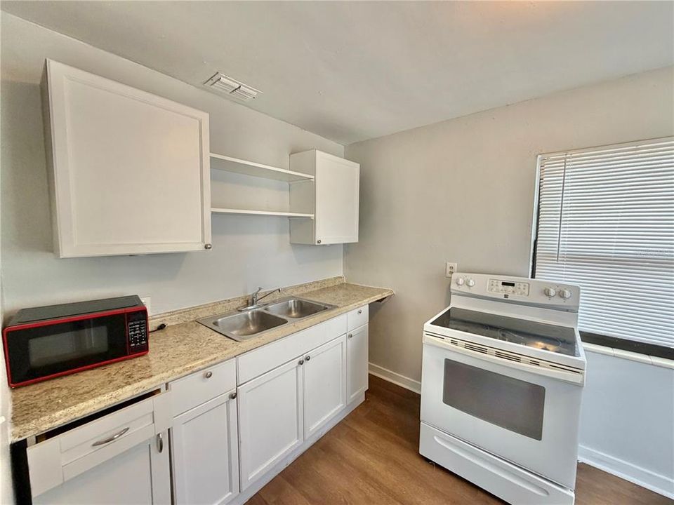 For Rent: $1,550 (2 beds, 1 baths, 750 Square Feet)