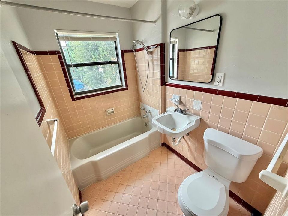 For Rent: $1,550 (2 beds, 1 baths, 750 Square Feet)