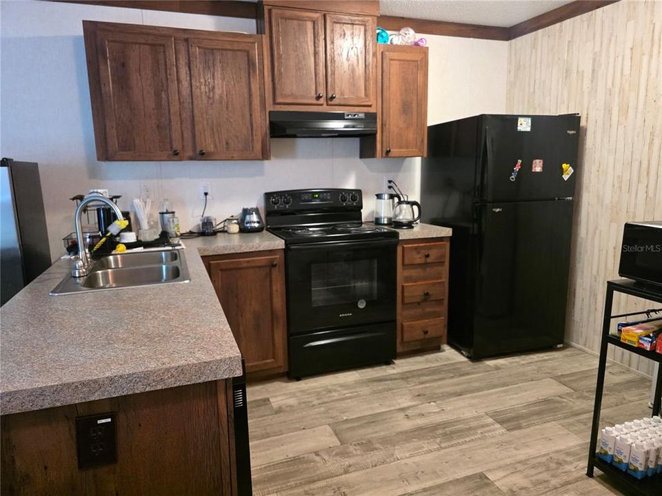 For Sale: $184,500 (2 beds, 2 baths, 728 Square Feet)