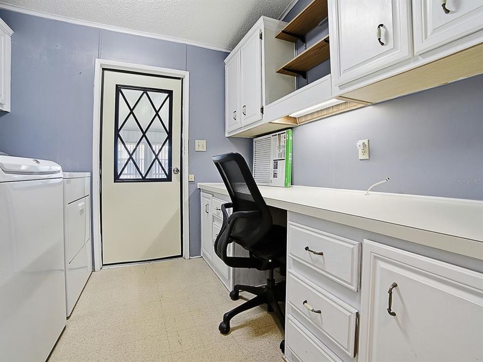 For Sale: $179,000 (2 beds, 2 baths, 1376 Square Feet)