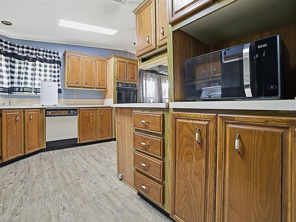 For Sale: $179,000 (2 beds, 2 baths, 1376 Square Feet)