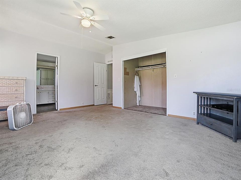 For Sale: $179,000 (2 beds, 2 baths, 1376 Square Feet)