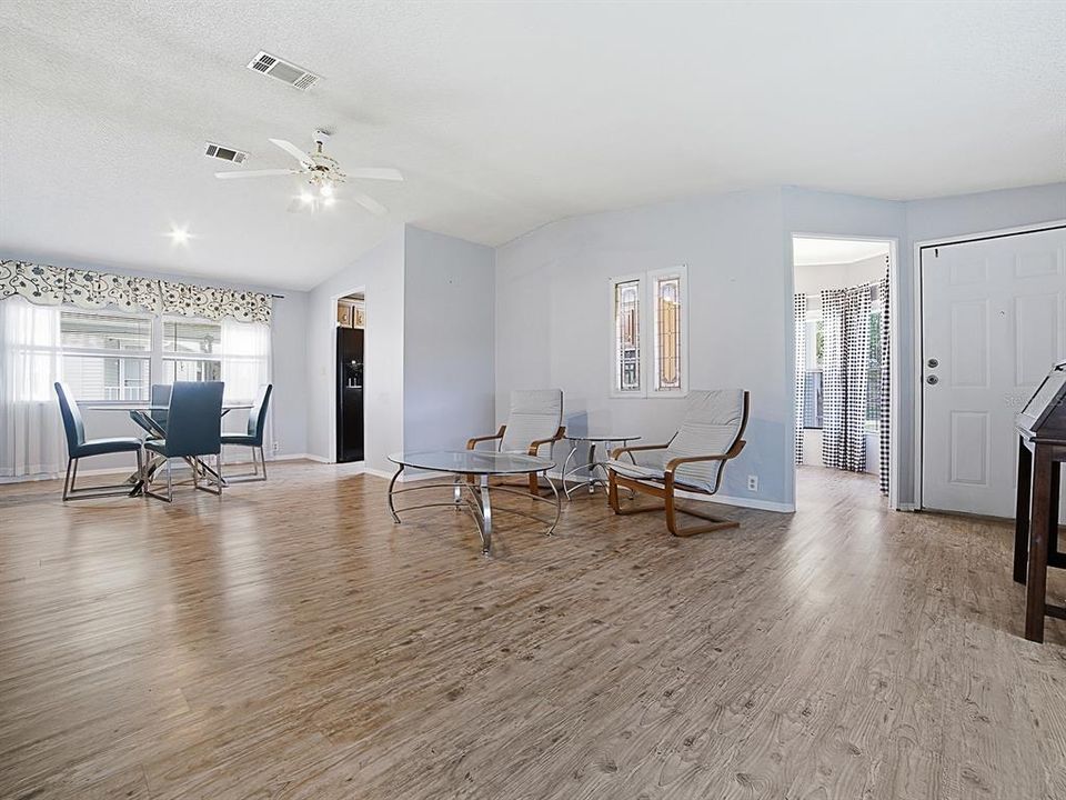 For Sale: $179,000 (2 beds, 2 baths, 1376 Square Feet)
