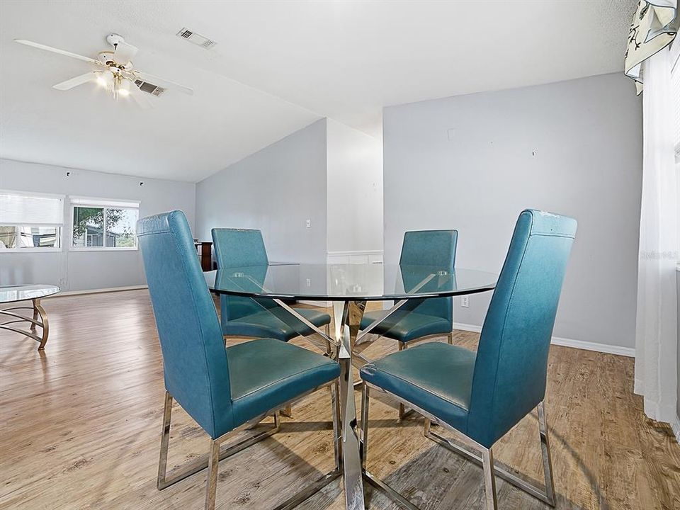 For Sale: $179,000 (2 beds, 2 baths, 1376 Square Feet)