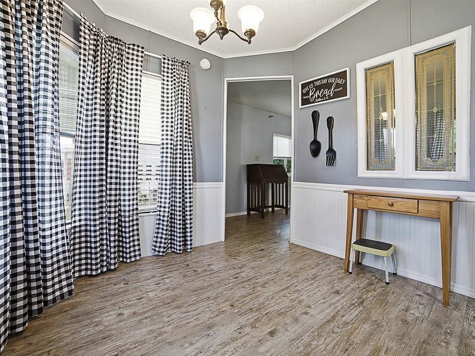 For Sale: $179,000 (2 beds, 2 baths, 1376 Square Feet)