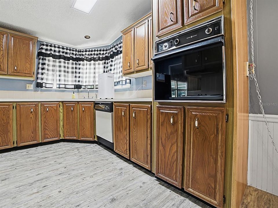 For Sale: $179,000 (2 beds, 2 baths, 1376 Square Feet)