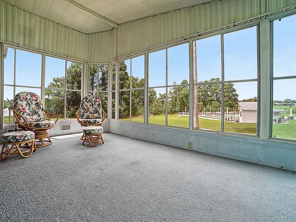 For Sale: $179,000 (2 beds, 2 baths, 1376 Square Feet)