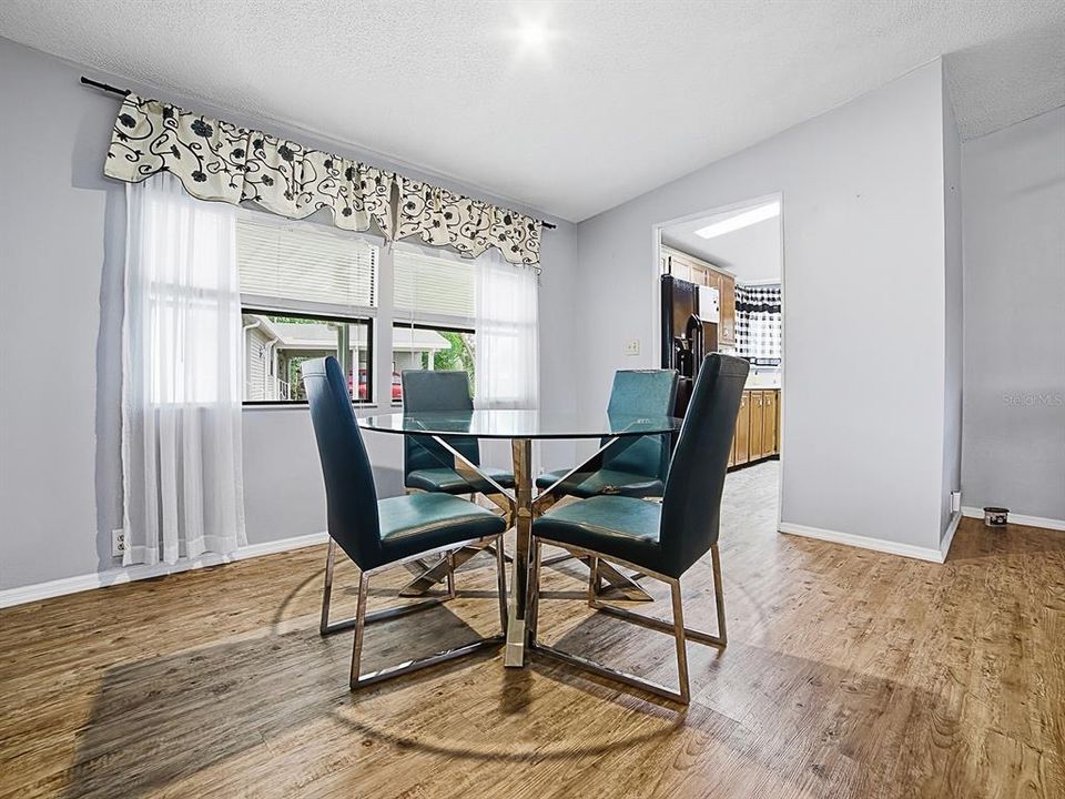 For Sale: $179,000 (2 beds, 2 baths, 1376 Square Feet)