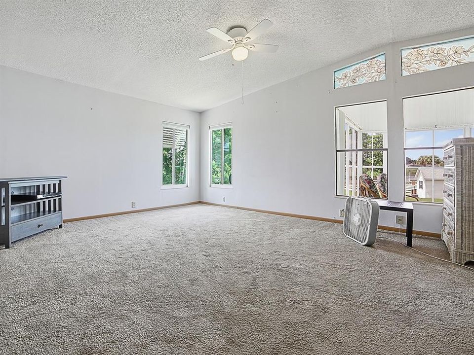 For Sale: $179,000 (2 beds, 2 baths, 1376 Square Feet)